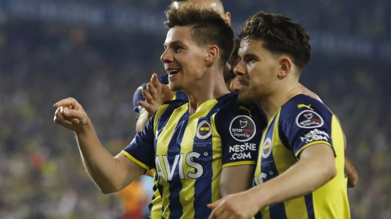 Fotografija: Miha Zajc je tudi v mestnem derbiju proti Galatasarayu potrdil izjemno formo. FOTO: Umit Bektas/Reuters