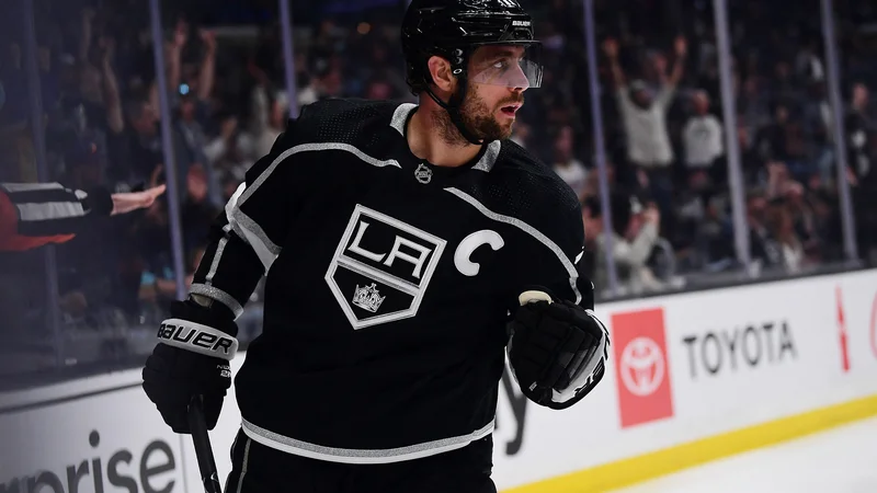 Fotografija: Po tretjem zaporednem porazu so Anže Kopitar in drugi hokejisti Los Angeles Kings ogrozili napredovanje v izločilni del NHL. FOTO: Gary A. Vasquez/Usa Today Sports
