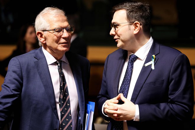 Josep Borrell in češki zunanji minister Jan Lipavsky. FOTO: Kenzo Tribouillard/AFP
