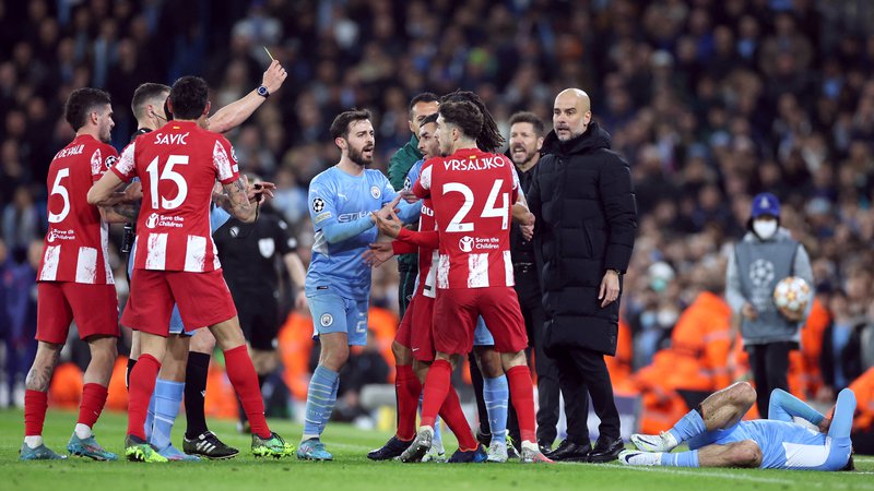 Fotografija: Prva tekma med Manchester Cityjem in Atleticom (1:0) je bila nabita s čustvi, podobno naj bi bilo tudi v sredo. FOTO: Phil Noble/Reuters
