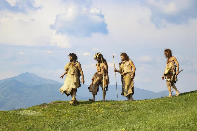 V zgornjem delu jame obiskovalec podoživi skrivnostno obdobje neandertalca in razvoja najstarejšega glasbila na svetu. FOTO: Arhiv LTO Laufar Cerkno
