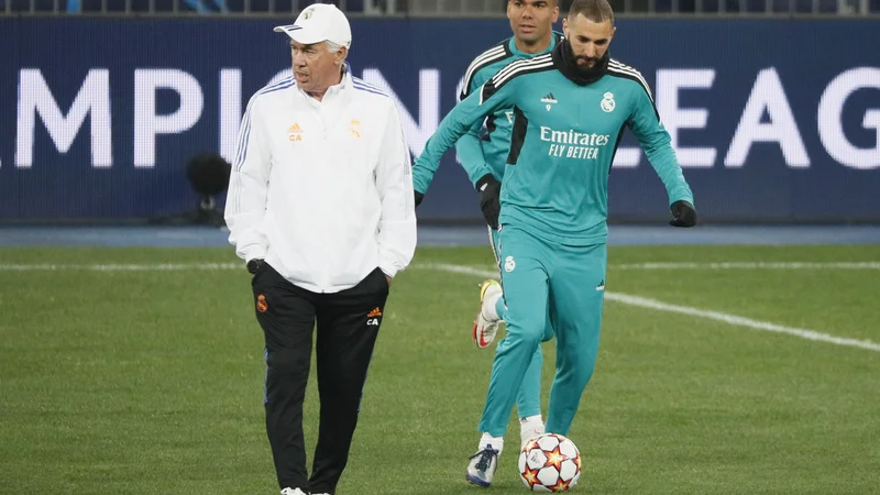 Fotografija: Carlo Ancelotti in Karim Benzema sta dvojec, ki Real peljeta proti polfinalu lige prvakov in naslovu španskega prvaka. FOTO: Gleb Garanich/Reuters