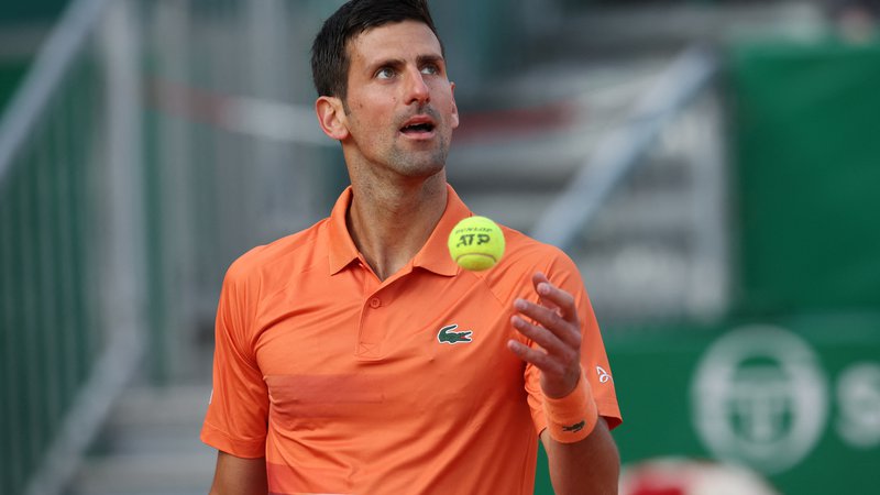 Fotografija: Novak Đoković se je hitro poslovil od turnirja v Monte Carlu. FOTO: Denis Balibouse/Reuters
