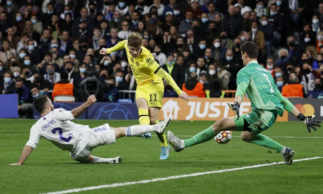 Nemški napadalec pri Chesleaju Timo Werner je bil najboljši londonski mož. FOTO: Susana Vera/Reuters
