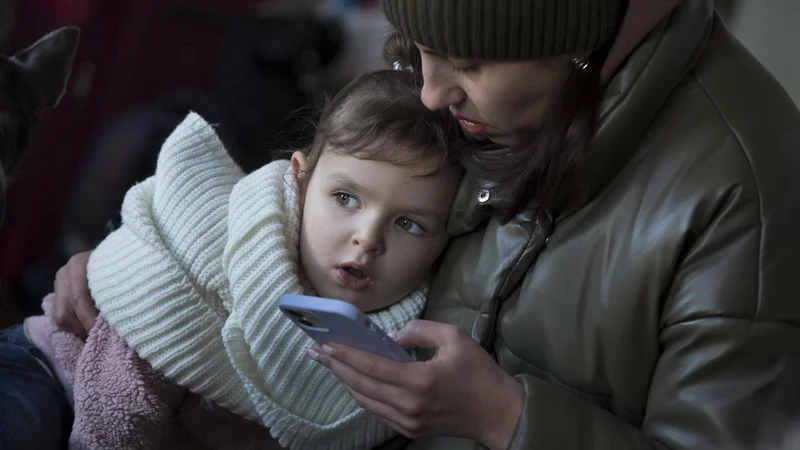 Domove je moralo zapustiti 60 odstotkov otrok iz Ukrajine, opozarja Unicef. FOTO: Jure Eržen/Delo