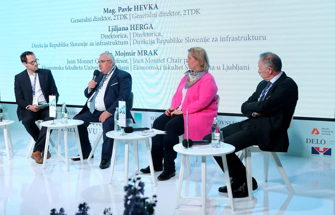 Od leve proti desni Nejc Gole, Pavle Hevka, Mojmir Mrak in Ljiljana Herga. FOTO: Blaž Samec/Delo
