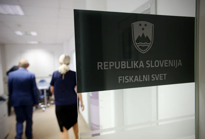 Fiskalni svet, ki ga vodi Davorin Kračun, še čaka na odziv vlade.&nbsp;FOTO: Jože Suhadolnik/Delo
