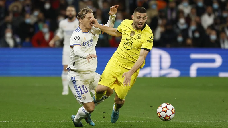 Fotografija: Luka Modrić in Mateo Kovačić sta bila več bitk med tekmo v Madridu.FOTO: Susana Vera/Reuters