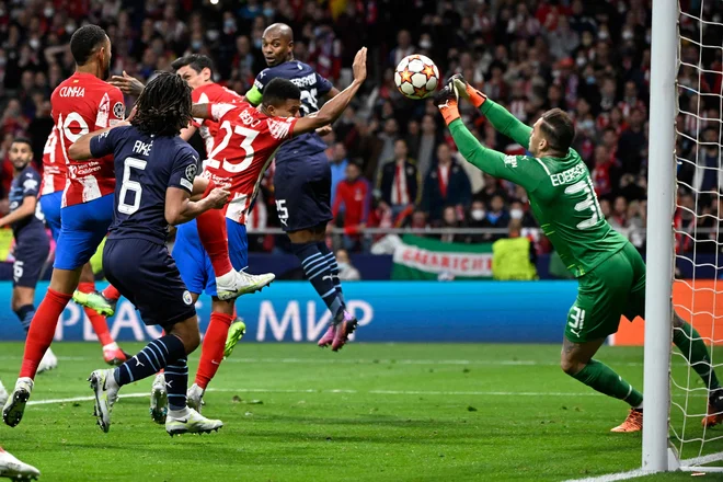 Vratar Ederson je večkrat reševal ManCity. FOTO: Pierre-philippe Marcou/AFP
