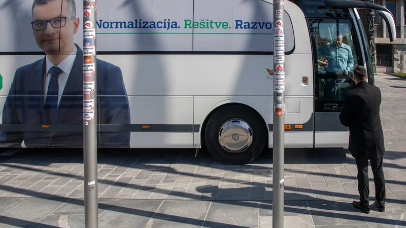 Fotografija: Predsednik LMŠ in večina poslanske skupine stranke obiskuje kraje po vsej državi za podporo svojim kandidatom. Fotografiji Voranc Vogel
