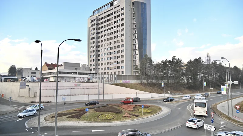»Nihče izmed pacientov in zaposlenih ni bil ogrožen, določene paciente smo preventivno pravočasno evakuirali v druge prostore, kjer vonja po plinu ni bilo zaznati,« so zapisali v UKC Maribor. FOTO: Marko Pigac