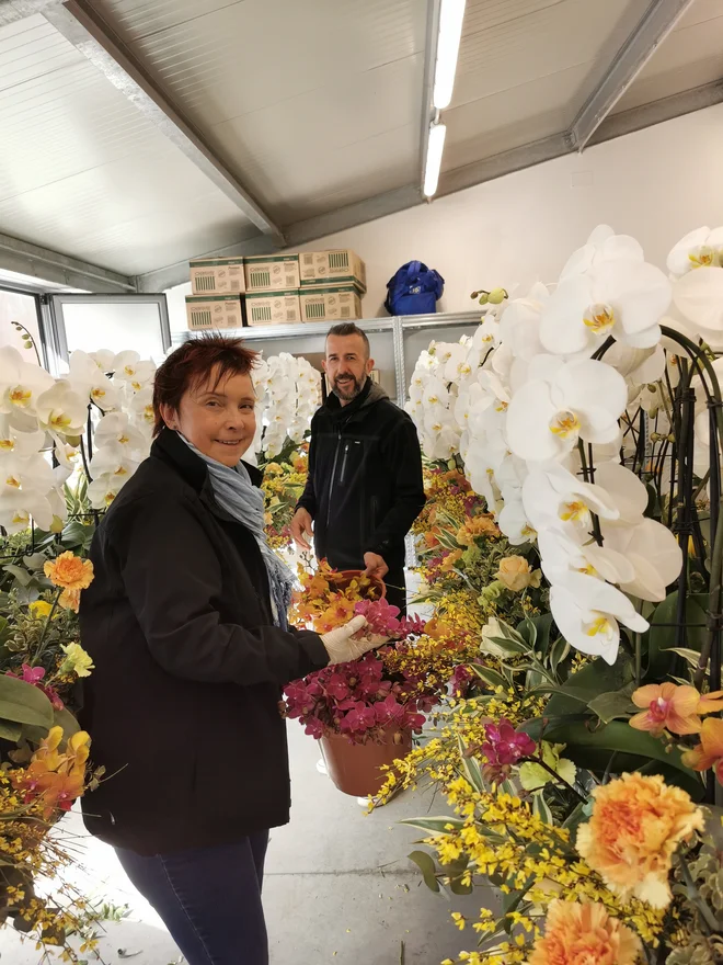 Florista Sabina Šegula in Peter Ribič se šalita, da je njuna pisarna v Vatikanu. FOTO: osebni arhiv
