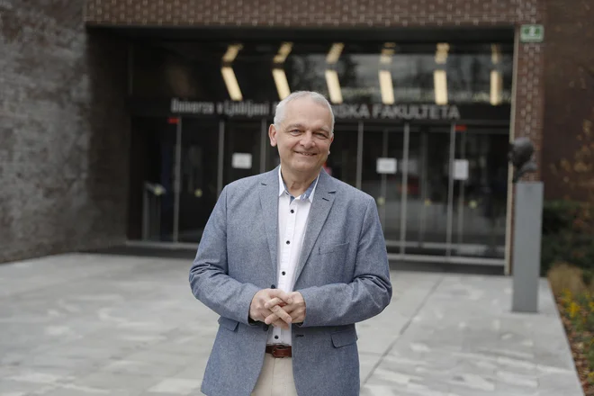 Po besedah Alojza Ihana je treba biti zelo previden pri presojanju, ali se je človek enkrat ali večkrat okužil. FOTO: Leon Vidic
