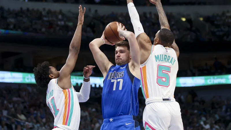 Fotografija: Luko Dončića ne morejo ustaviti nasprotni košarkarji v ligi NBA, tudi poškodbo bo prej ko slej frcnil od sebe. FOTO: Kevin Jairaj/USA Today Sports
