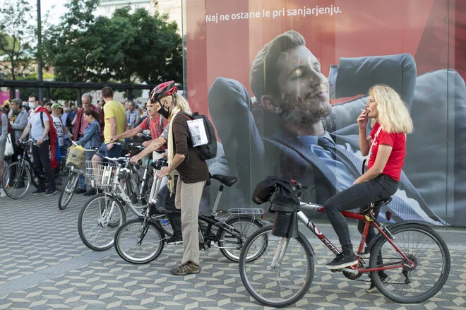 Kredibilne gospodarske napovedi neodvisnih inštitucij niso&nbsp;po volji politike, ki si&nbsp;pred volitvami želi čim lepšo podobo in obete.&nbsp;Foto: Jure Eržen/delo
