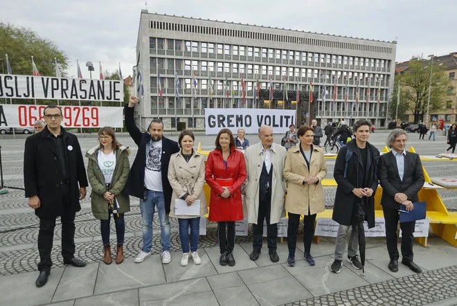 Soočenje strank na Trgu republike. FOTO: Jože Suhadolnik/Delo
