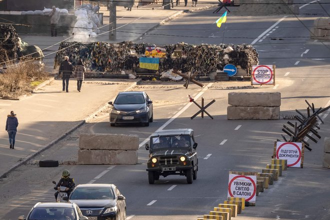 Rusija je zagrozila z novimi napadi na Kijev, potem ko je ukrajinska vojska po njenih trditvah ta teden obstreljevala obmejno območje v Rusiji. FOTO: Fadel Senna/AFP
