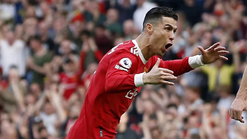 Fotografija: Cristiano Ronaldo je rešil ManU proti zadnjemu Norwichu, tako se je veselil odločilnega, svojega tretjega zadetka. FOTO: Craig Brough/Reuters