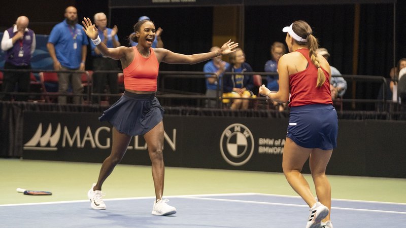 Fotografija: Asia Muhammad in Jessica Pegula sta se razveselili odločilne zmage. FOTO: Susan Mullane/USA Today Sports
