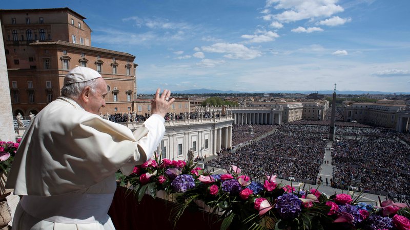Fotografija: »Videli smo preveč krvi, preveč nasilja,« je dejal papež pred več deset tisoč verniki na Trgu svetega Petra. FOTO: Reuters
