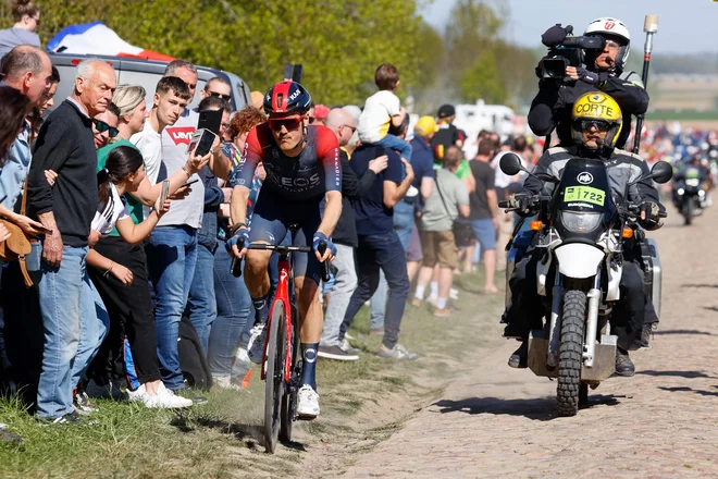 Dylan Van Baarle je bil najhitrejši na najzahtevnejši kolesarski preizkušnji na svetu. FOTO: Thomas Samson/AFP
