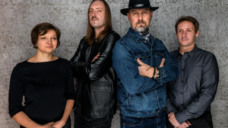 Fotografija: Skupina B-kompleks izvaja mešanico ameriških glasbenih stilov. FOTO: Jaka Arbutina