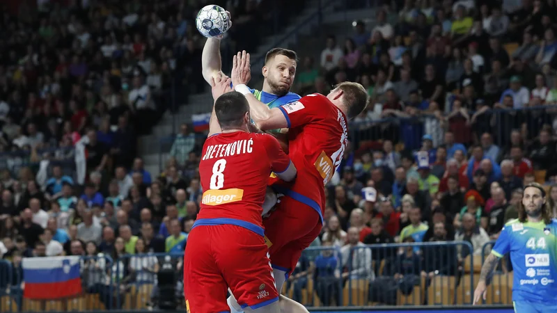 Fotografija: Aleks Vlah je v Celju pokazal veliko želje in znanja, ni pa mogel preprečiti usodnih petih minut proti Srbiji. FOTO: Jure Eržen
