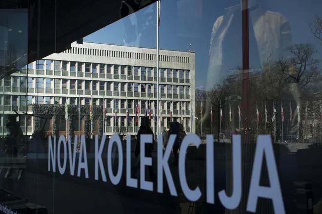 Inštitut 8. marec ter Sindikat taksistov bosta starejše obveščala tudi o možnosti brezplačnega prevoza na volišča. FOTO: Jure Eržen/Delo
