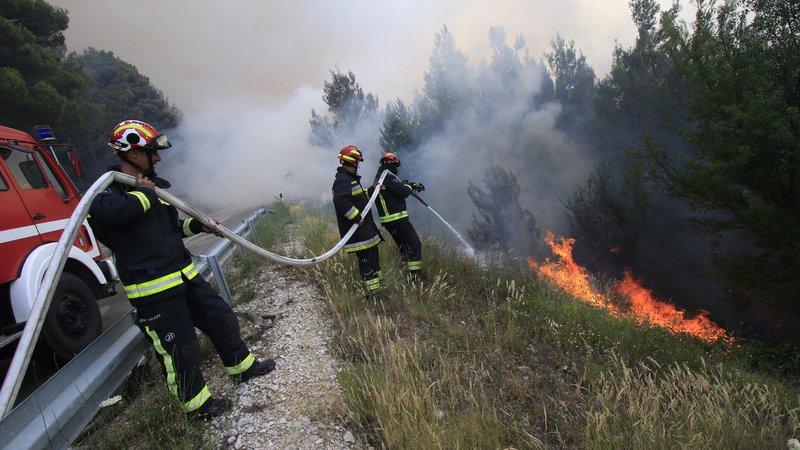 Fotografija: Borba z obsežnim požaromv Dalmaciji. Fotografija je simbolna. FOTO: Ivo Ravlic/CROPIX
