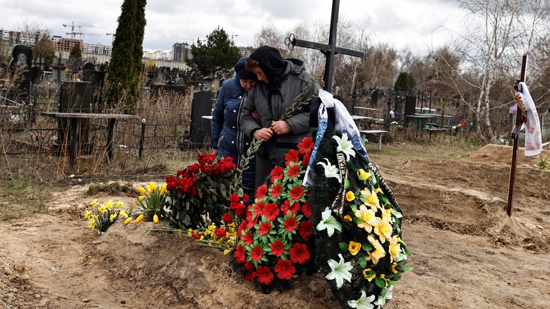 Fotografija: Sina Galine Bondar (63) Olexandra Bondarja (32), ukrajinskega vojaka, so ubili Rusi.  FOTO: Zohra Bensemra/Reuters
