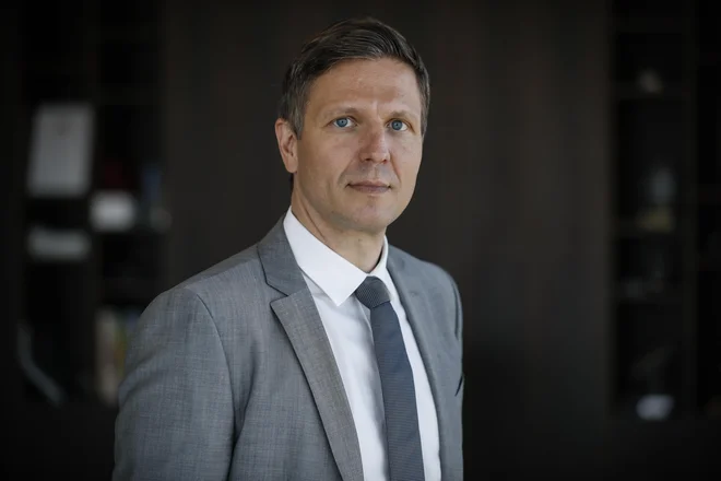 Damjan Kralj poudarja, da želijo s podporo športnikom omogočiti boljše pogoje vadbe, učinkovitejše delovanje klubov in izvedbo tekmovanj, s tem pa prispevati k razvoju športa v Sloveniji. FOTO: Uroš Hočevar/Delo
