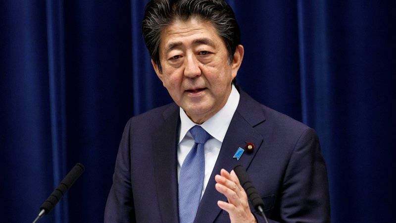 Fotografija: Šinzo Abe, predsednik vlade Japonske v obdobju 2006–2007 in 2012–2020. FOTO: Rodrigo Reyes Marin/Pool via Reuters
