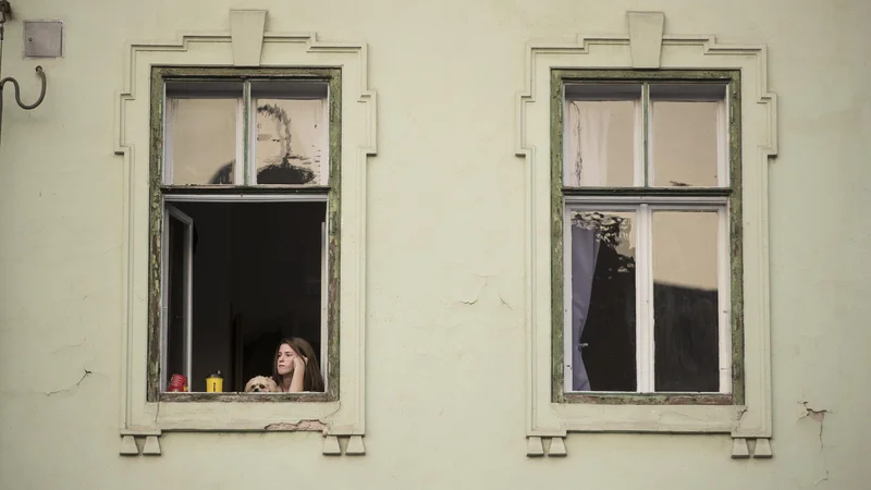 Fotografija: Uporabna površina stanovanj, ki so bila v prvem polletju lani prodana v Sloveniji, je bila v povprečju 53 kvadratnih metrov. FOTO: Jure Eržen/Delo