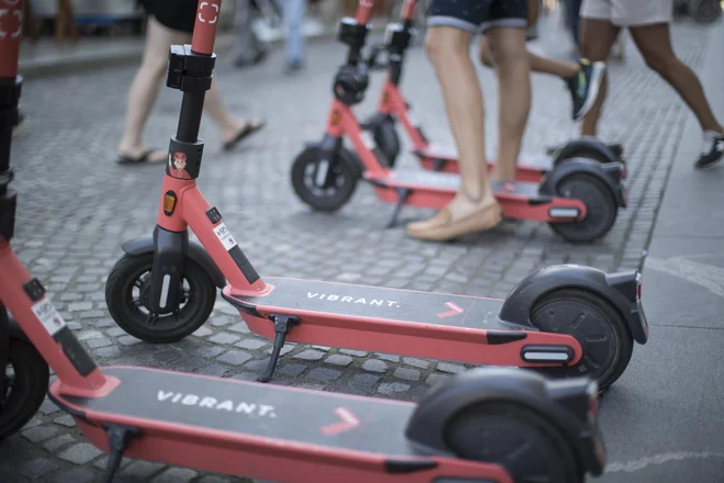 Prevozna sredstva, ki so tudi del turističnega vsakdana v Ljubljani. FOTO: Jure Eržen/Delo
