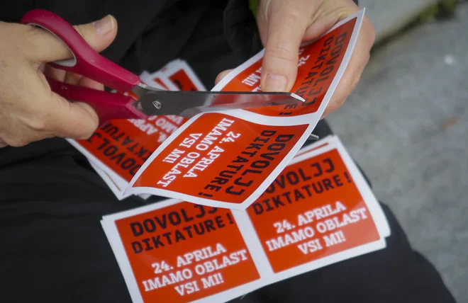 Janšo druži z Orbánom, kot smo lahko videli, poleg avtoritarne politike in skrajno desne, nacionalistične, populistične in proti Vzhodu usmerjene politične platforme še veliko drugega. FOTO: Jože Suhadolnik/Delo
