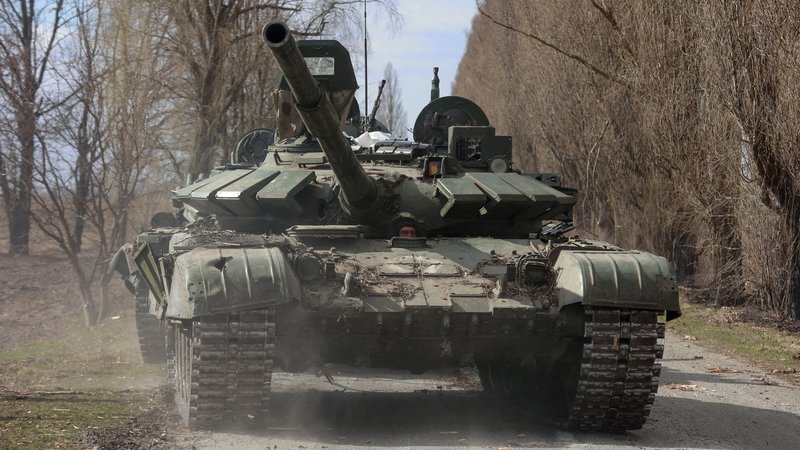 Fotografija: Tanke T-72 v Ukrajini že uporabljata obe strani. FOTO: Serhii Nuzhnenko/Reuters
