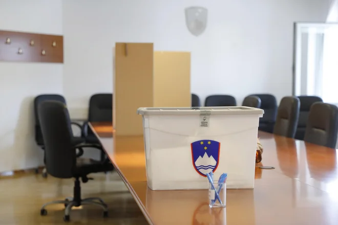 Napake pri prirpavi volitev se letos kopičijo. FOTO: Leon Vidic/Delo