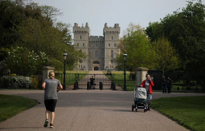 Windsor je malo mestece z velikim gradom. FOTO: Phil Noble/Reuters
