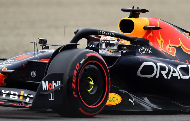 Max Verstappen bo kvalifikacijsko dirko začel s prvega mesta. FOTO: Massimo Pinca/Reuters
