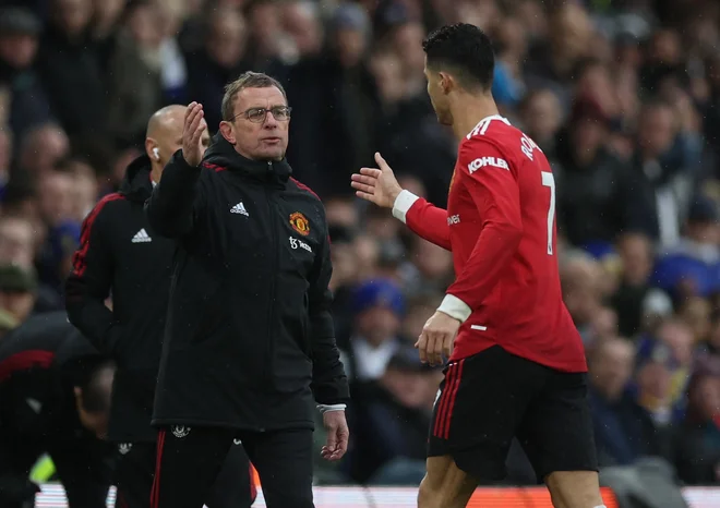 Trener Ralf Rangnick in prvi as Manchester Uniteda Cristiano Ronaldo. FOTO: Lee Smith/Reuters