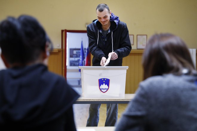 Državnozborske volitve 2022, volišče Šmarca. FOTO: Leon Vidic/Delo
