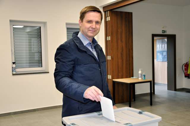 Glasovanje predsednika DZ Igorja Zorčiča na parlamentarnih volitvah 2022. FOTO: STA
