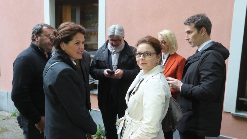 Fotografija: SAB so rezultate spremljali v ljubljanski gostilni Pod lipo. FOTO: Dejan Javornik
