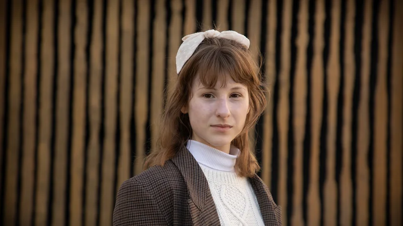 Fotografija: Julija Lukovnjak (2000) že snuje nadaljevanje svojega fantazijskega prvenca Imaginarni svetovi Edgarja Kaosa, napisati si želi serijo petih knjig. FOTO: Voranc Vogel