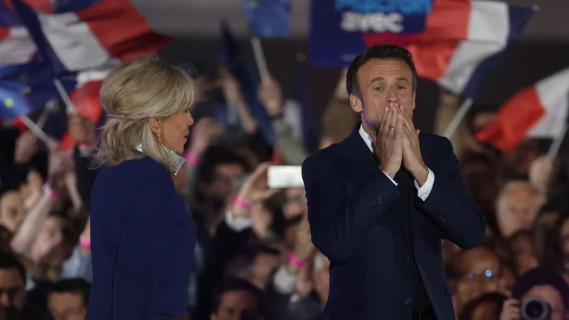 Fotografija: Emmanuel Macron se kot predsednik Francije, že pet let vpet v globalno dogajanje, sprašuje o novem svetu in (ne)uspešno ponuja odgovore. FOTO: Thomas Coex/Afp