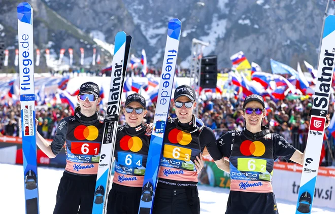 Ljudje Zavarovalnico Triglav spontano največkrat povezujejo s športom, še najbolj z nogometom in smučarskimi skoki, so pokazale analize. FOTO: Matej Družnik/Delo
