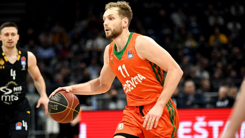 Fotografija: Jaka Blažič bo tudi drevi v četrtfinalu evropskega pokala pomemben Olimpijin adut. Foto Aba