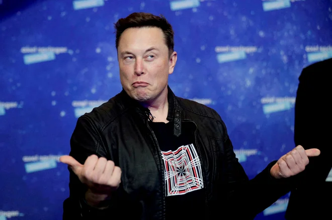 Elon Musk je znan po impulzivnih zapisih na tem družbenem omrežju. Ko bo postal lastnik, bo uvedel velike spremembe.

FOTO: Hannibal Hanschke/Reuters
