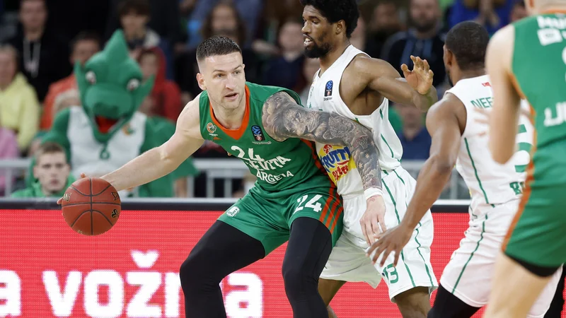 Fotografija: Center Cedevite Olimpije Alen Omić se je tako kot nekdanji delodajalci s Kanarskih otokov moral posloviti v četrtfinalu. FOTO: Cedevita Olimpija
