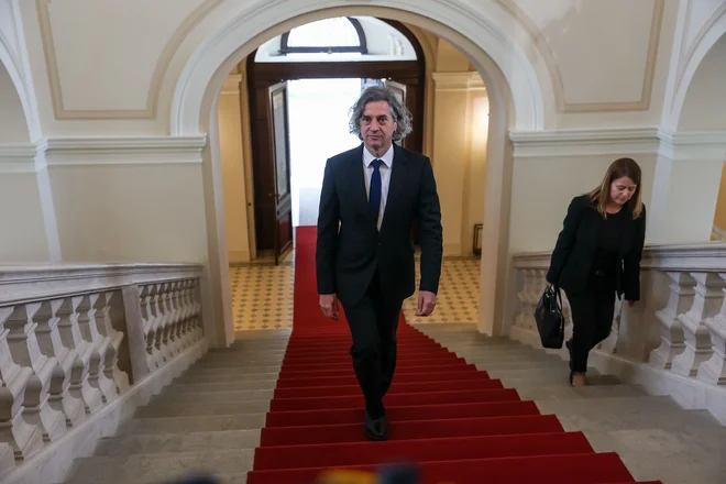 Robert Golob se ni niti za sekundo trudil, da bi opustil goriški dialekt. Implicitno sporočilo? &raquo;Nisem kandidat Ljubljane.&laquo;&nbsp;FOTO: Črt Piksi/Delo
